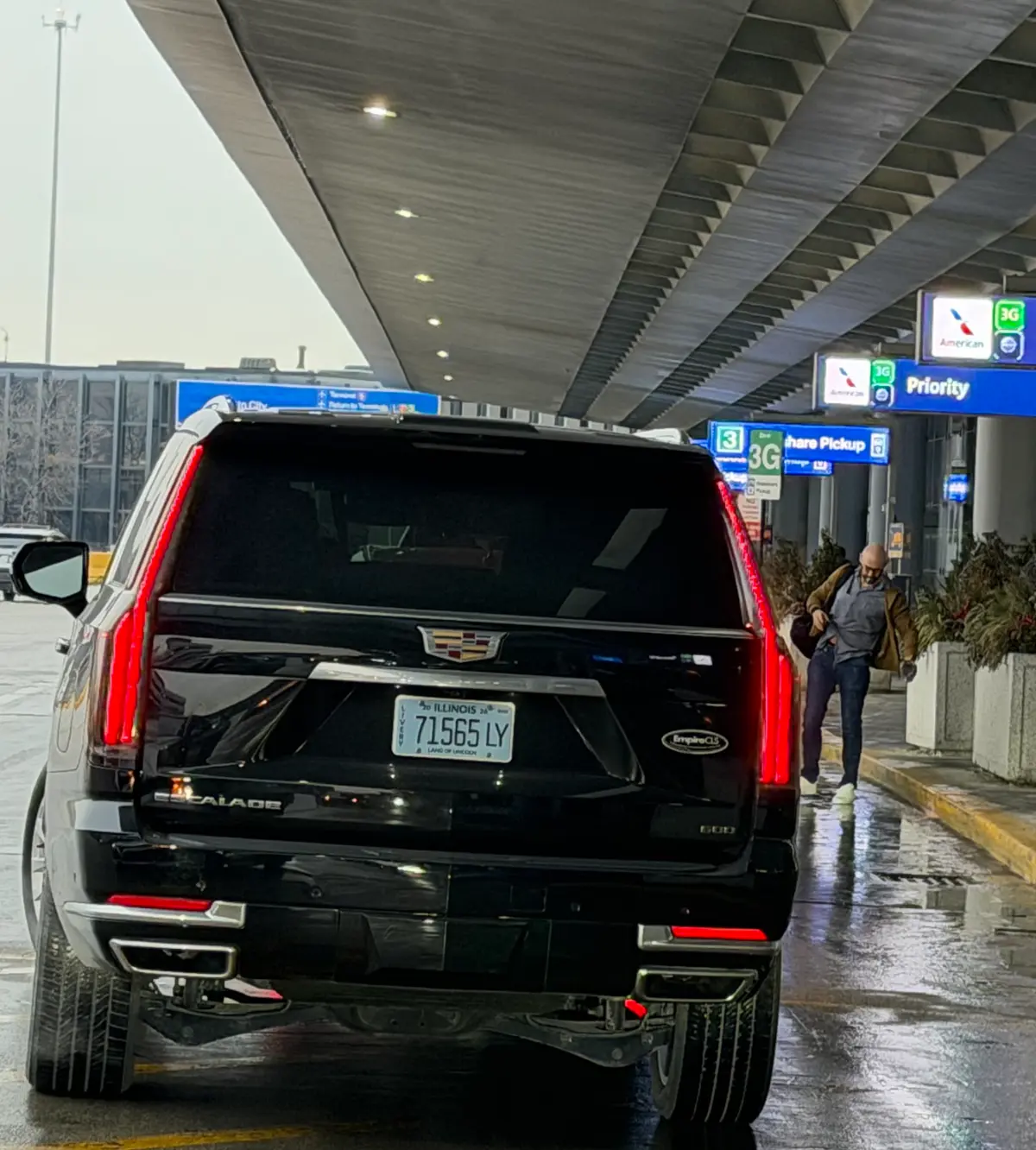 O'Hare Terminal 2 curbside pickup — Lake County taxi service